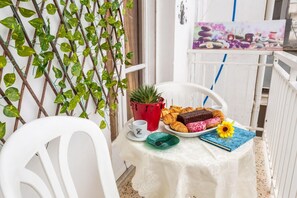 Outdoor dining - Katerina's Apartment in Chania Center (Chania)