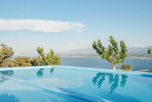 Villa Akrolithos with Private Pool