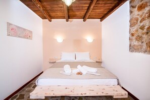 3 bedrooms, iron/ironing board, free WiFi, bed sheets - Villa Akrolithos with Private Pool (Afrata)