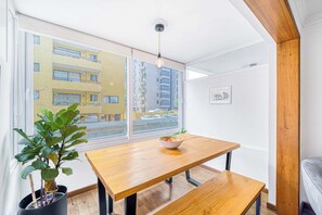 Dining - Providencia Lounge - 2D, Wifi & Parking (Providencia)