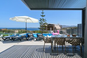 Outdoor dining - Villa Thalia - Agios Onoufrios (Kounoupidiana)