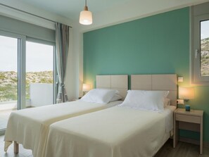 2 Schlafzimmer, Schreibtisch, Bügeleisen/Bügelbrett, Reisekinderbett