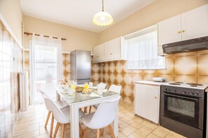Fridge, microwave, oven, stovetop - Ortansia House  near the Sea (Maleme)