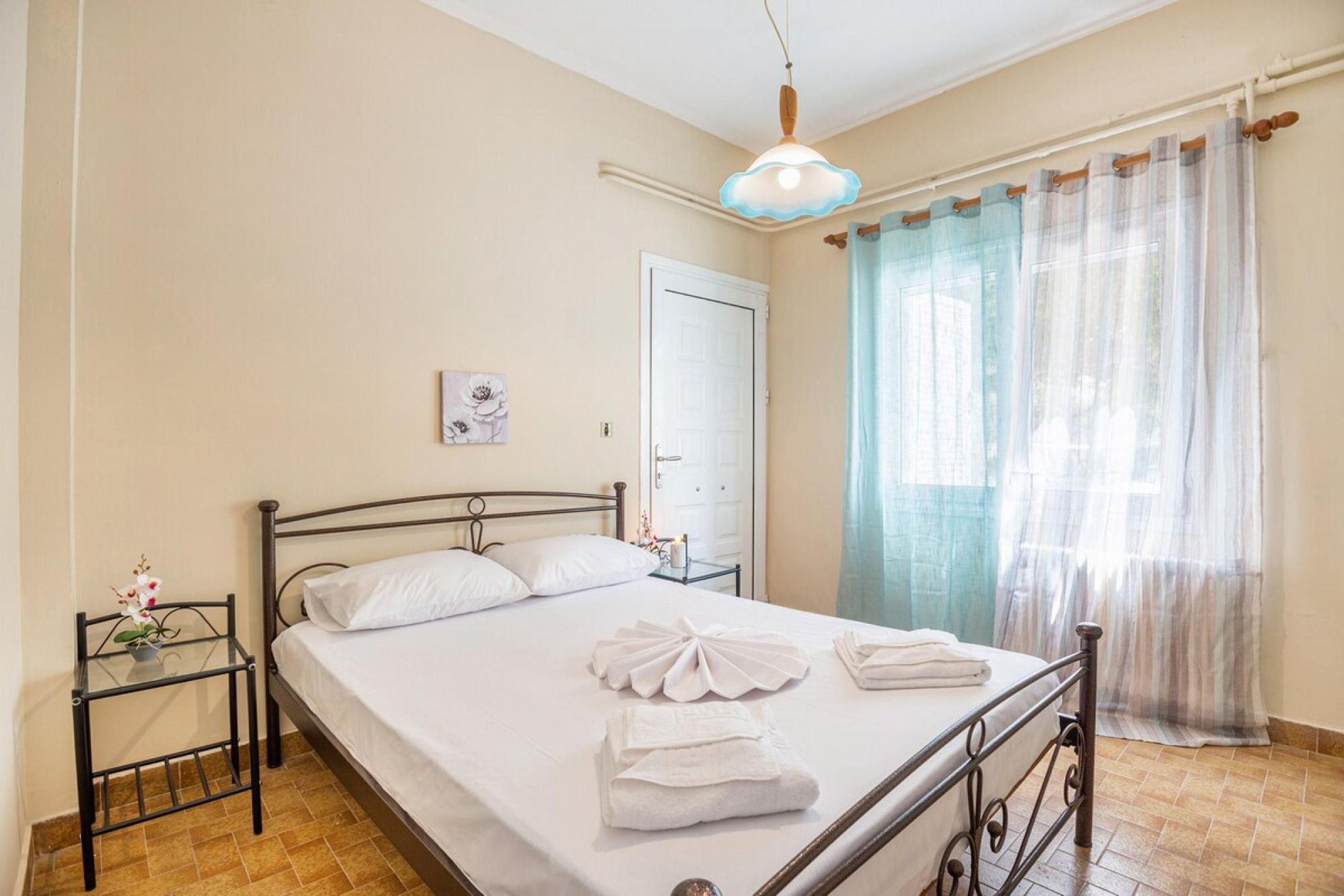 3 bedrooms, iron/ironing board, travel crib, WiFi (free)