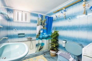 Shower, hair dryer, towels - Ortansia House  near the Sea (Maleme)