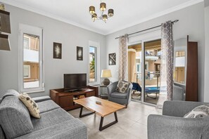 TV - Villa Blue Dreams in Maleme (Maleme)