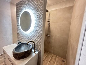 Hair dryer, towels - Venetian Kamara in Old Town Chania (Chania)