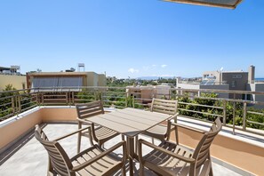 Outdoor dining - Rias Sea View Apartment (Daratsos)