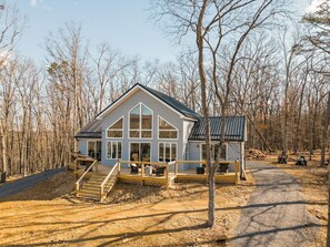 Exterior - New Luxury Cabin, 2 Master Bedroom-1 ADA Compliant (Berkeley Springs)