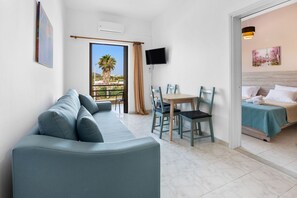 TV - Sun & Beach Apartments in Chania 11 (Chania)