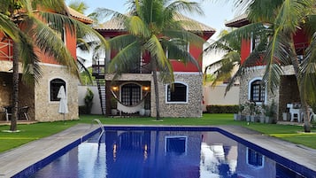 2 piscinas al aire libre