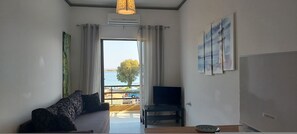 TV - Sun & Beach Apartments in Chania 13 (Chania)