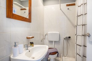 Bathroom - Sun & Beach Apartments in Chania 13 (Chania)