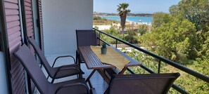Outdoor dining - Sun & Beach Apartments in Chania 13 (Chania)