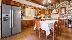 Private kitchen - Kambos Paradise Villa (Kampos)