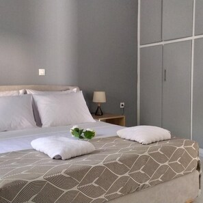 Desk, iron/ironing board, free WiFi, bed sheets - Samos Home by the sea (Kampos Marathokampou)