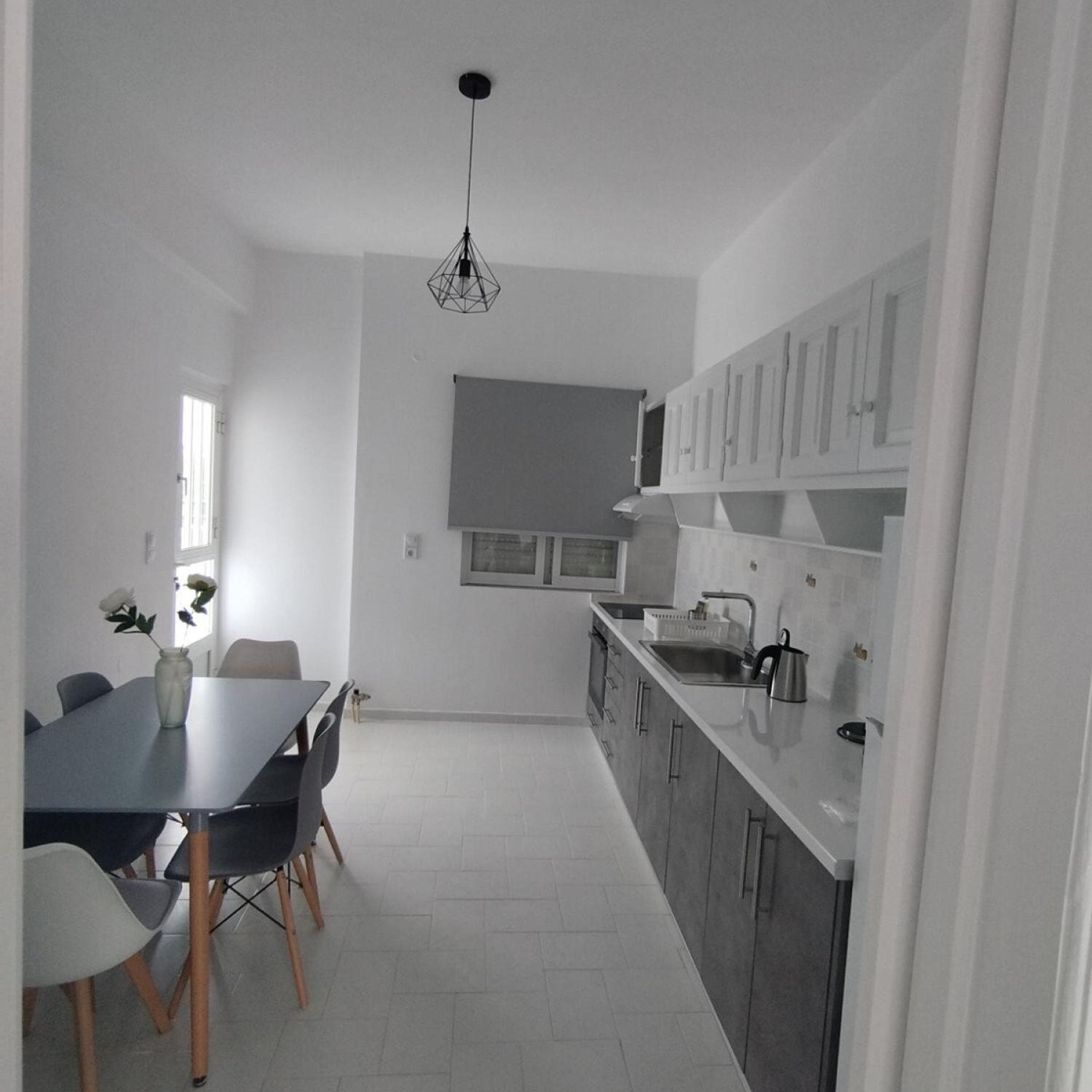 Coffee/tea maker, fridge, oven, stovetop