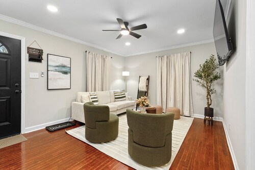 Cozy Home ~ Central Location!