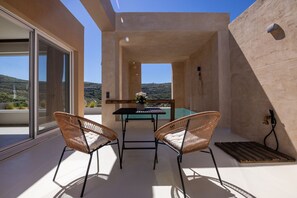 Outdoor dining - Gaea Dream Villas Complex (Tinos ,Loutra)