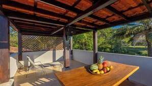 Outdoor dining - Spacious 3BR house w/ Private Pool & Terrace (Bejuco)
