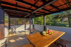 Outdoor dining - Spacious 3BR house w/ Private Pool & Terrace (Bejuco)