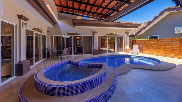 Pool - Spacious 3BR house w/ Private Pool & Terrace (Bejuco)