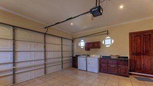 Interior - Spacious 3BR house w/ Private Pool & Terrace (Bejuco)