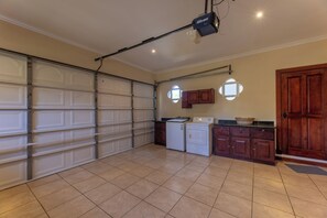 Interior - Spacious 3BR house w/ Private Pool & Terrace (Bejuco)