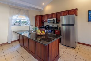 Private kitchen - Spacious 3BR house w/ Private Pool & Terrace (Bejuco)