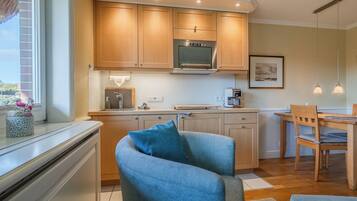 冰箱、微波炉、炉灶、洗碗机