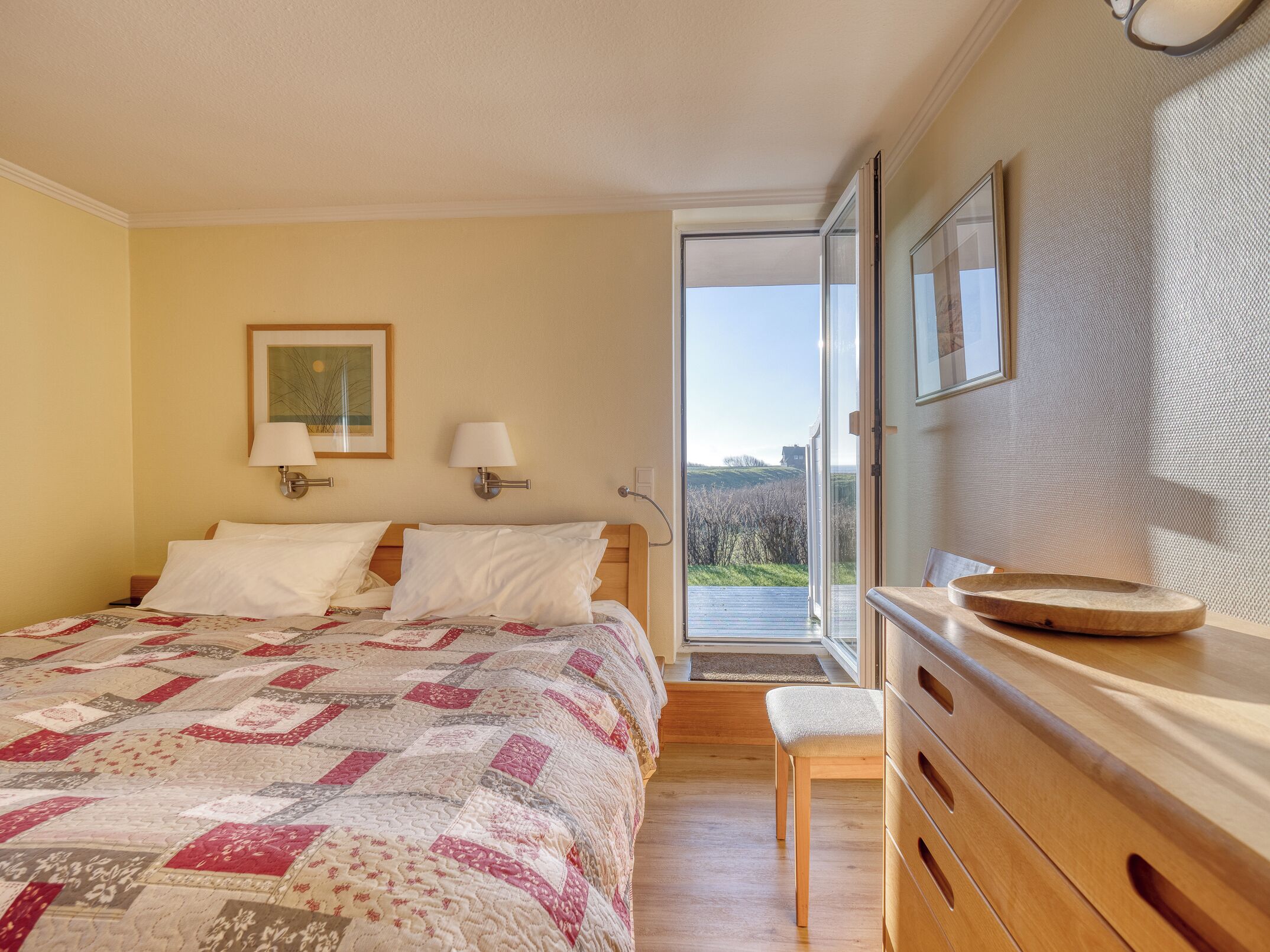 Iron/ironing board, travel crib, free WiFi