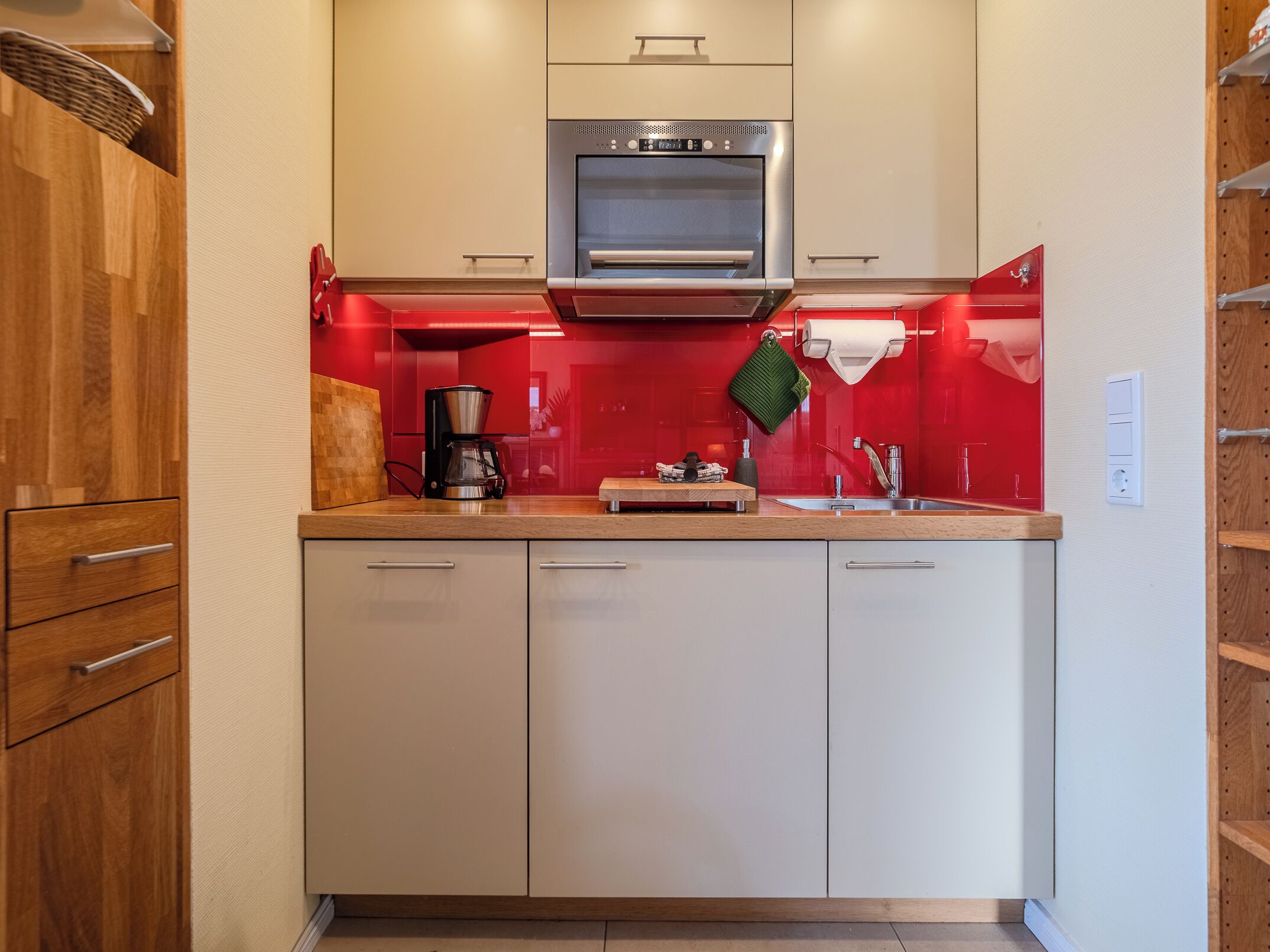 Fridge, microwave, dishwasher, coffee/tea maker