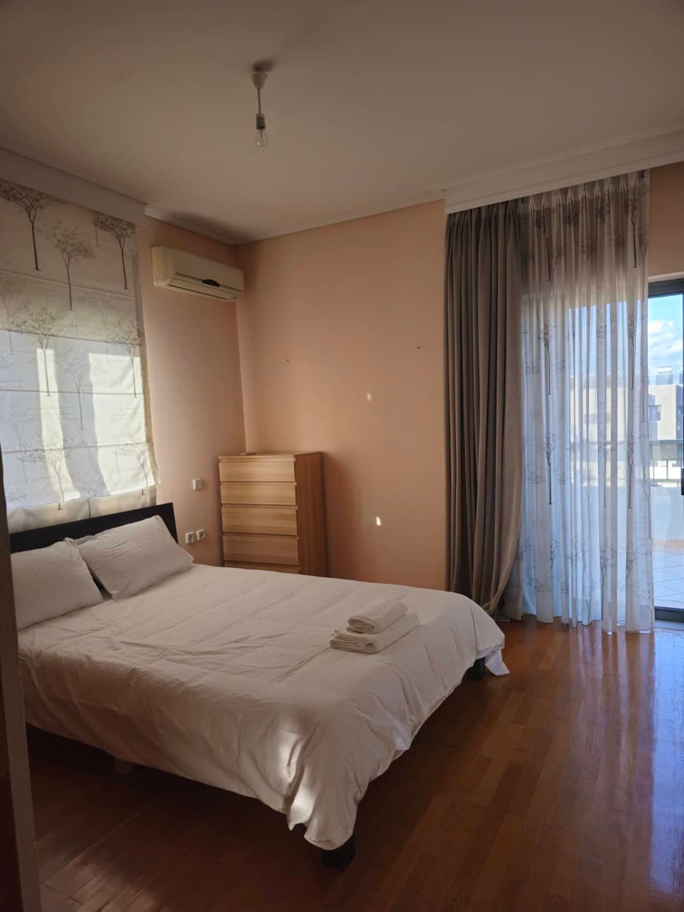 3 bedrooms, iron/ironing board, WiFi (free), bed sheets