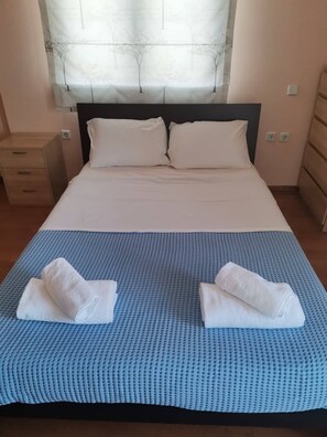 3 bedrooms, iron/ironing board, free WiFi, bed sheets - Sky Line Penthouse Apartment (Trikala)