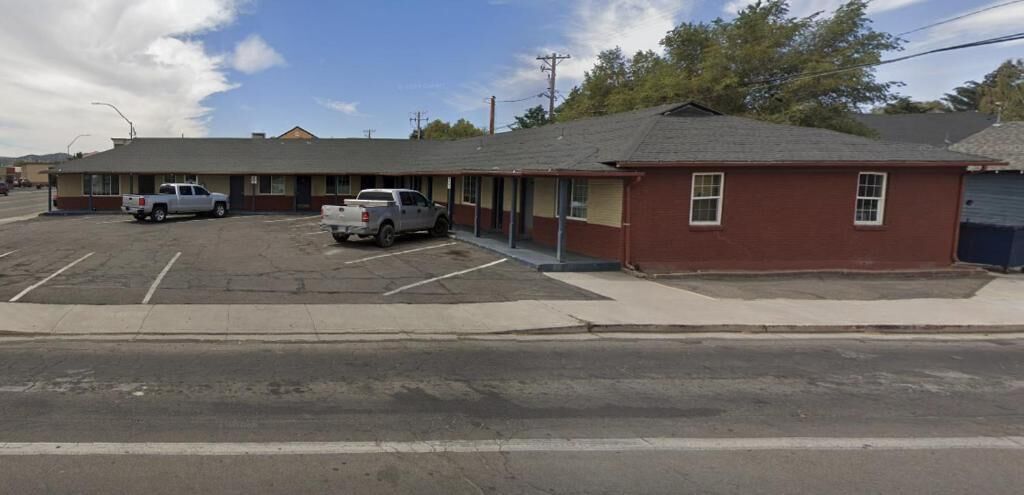 Tempat letak kenderaan sendiri percuma 