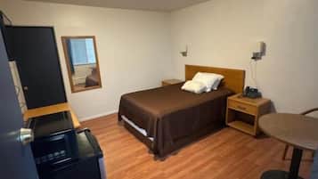 Singola Standard | Postazione laptop, tende oscuranti, ferro/asse da stiro, Wi-Fi gratuito