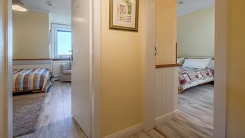 Fer et planche à repasser, lit parapluie, Wi-Fi gratuit