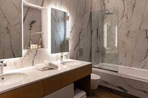 Hair dryer, towels - Kolonaki Chic Haven - A Downtown Retreat (Athina)