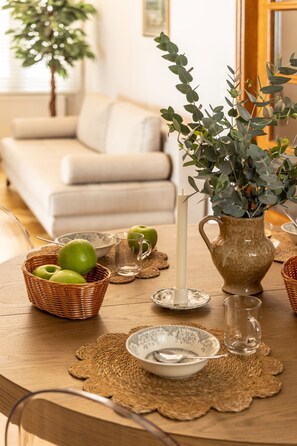 TV, offices - Kolonaki Chic Haven - A Downtown Retreat (Athina)