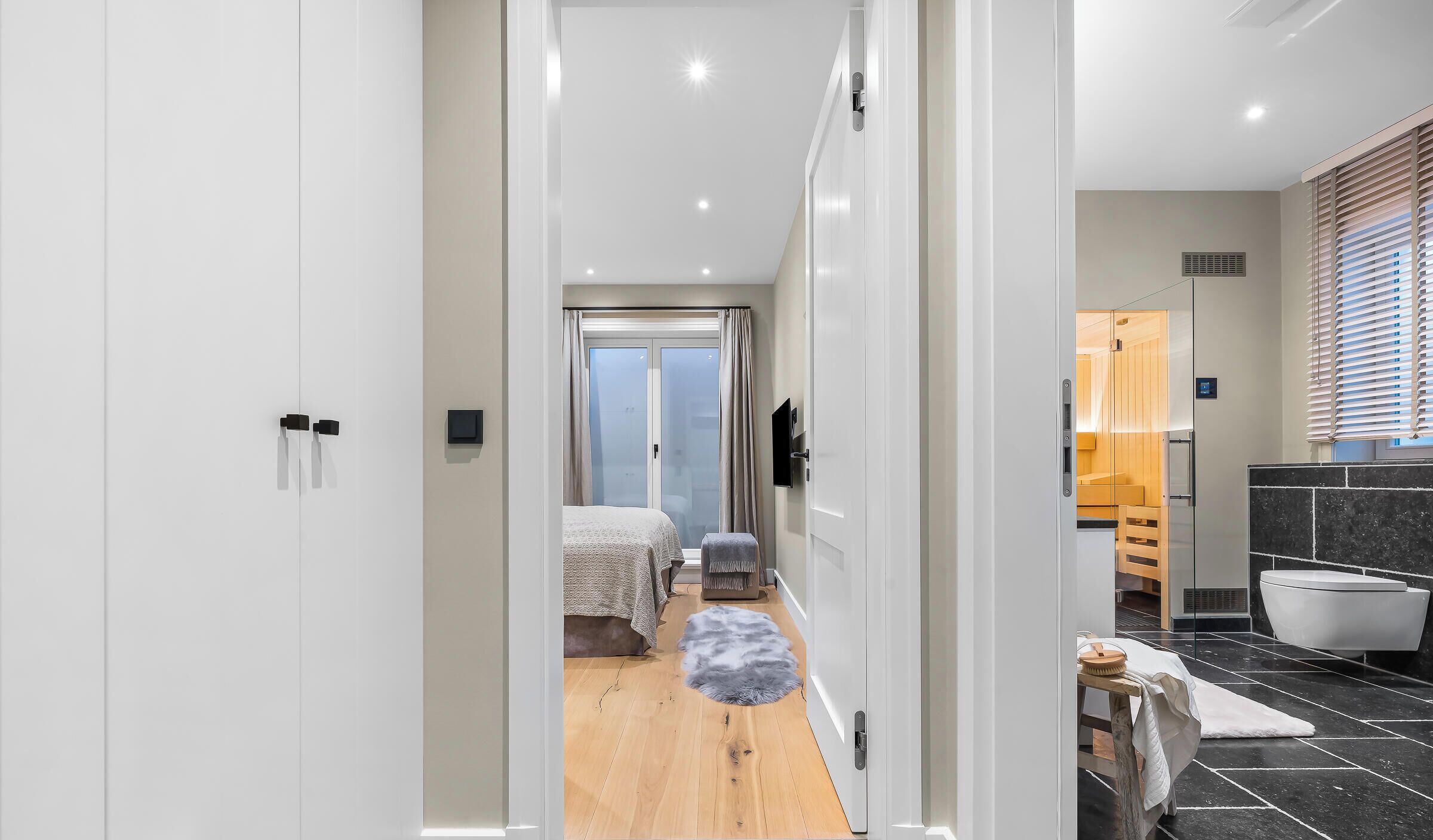 Iron/ironing board, travel cot, free WiFi, bed sheets