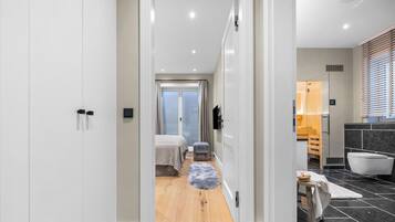 Iron/ironing board, travel cot, free WiFi, bed sheets