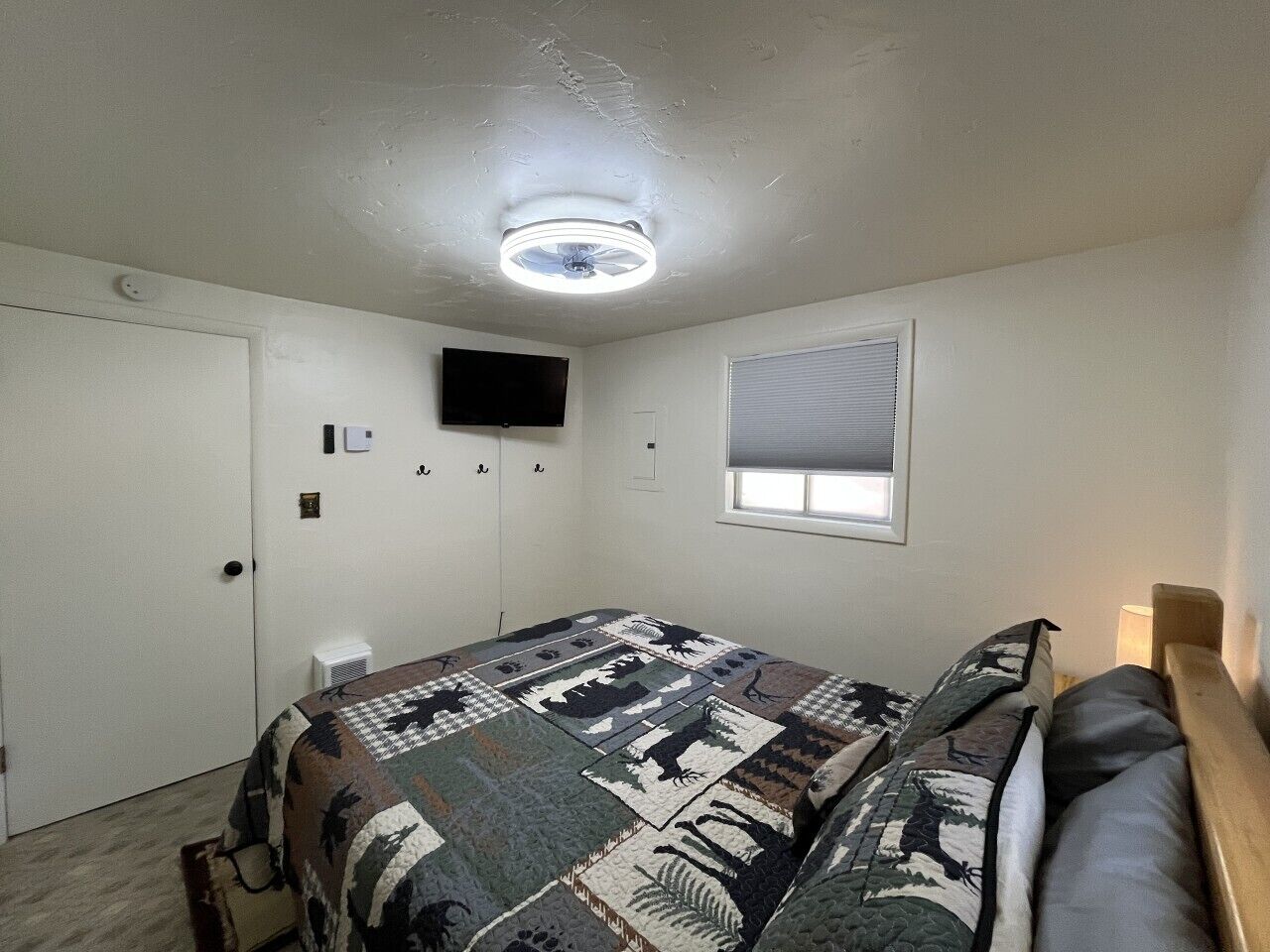 2 bedrooms, travel crib, WiFi, bed sheets