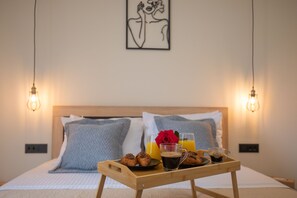 1 bedroom, desk, iron/ironing board, travel cot - Calliope's Rhapsody Luxury Apt-Center of Rhodes (Rodos)
