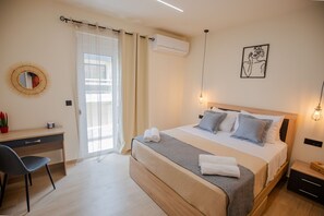 1 bedroom, desk, iron/ironing board, travel cot - Calliope's Rhapsody Luxury Apt-Center of Rhodes (Rodos)