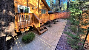 Exterior detail - Cozyville Cabin: Quiet Getaway, Built 2019 (Big Bear)