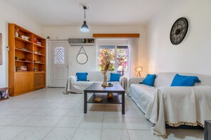 TV - Mike's House in Kremasti near the Beach Rhodes (Kremasti)