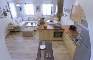 Fridge, oven, stovetop, coffee/tea maker - Amaryllis House Lefkada (Lefkada)