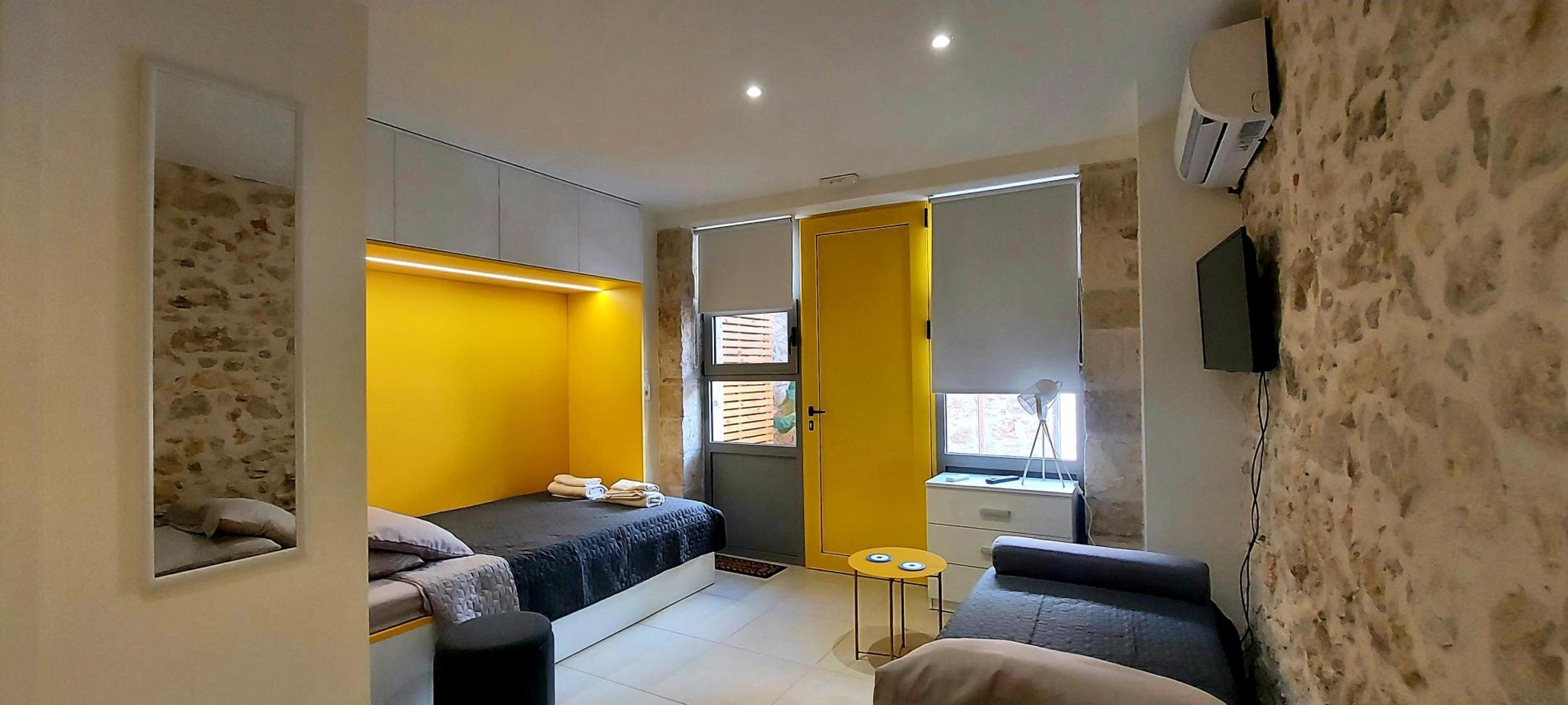 1 chambre, fer et planche à repasser, draps fournis