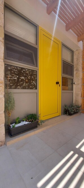 Exterior detail - [Bracket] in Heraklion (Heraklion)