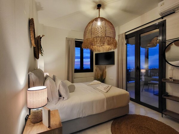 3 bedrooms, iron/ironing board, travel cot, bed sheets - Anelia Serene Villa (Sfakaki)